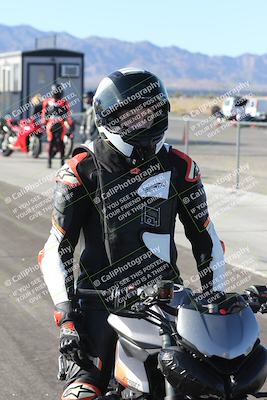 media/Dec-01-2025-Moto Forza (Mon) [[2daa91e15f]]/4-Around the Pits/